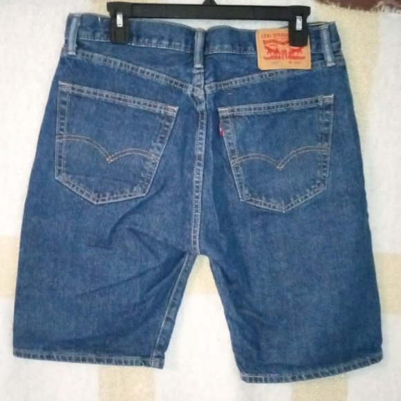 🏈 Levi's Short 🏈 - Picture 2 of 3